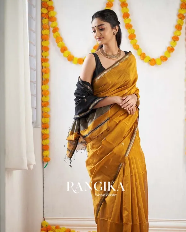 Yellow_Color_Premium_Cotton_Silk_Saree_With_Classy_Blouse_and_tassels