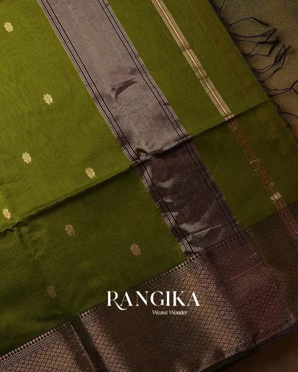Parrot_Green_Color_Premium_Cotton_Silk_Saree_With_Classy_Blouse_and_tassels