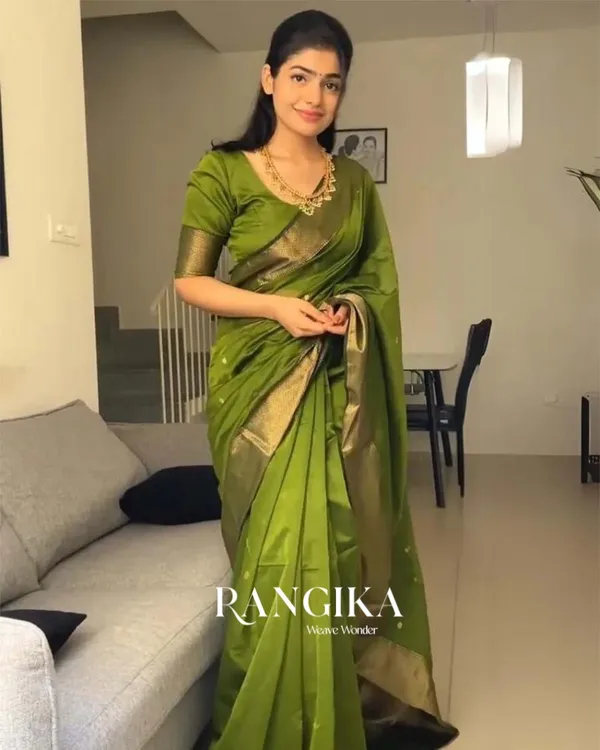 Parrot_Green_Color_Premium_Cotton_Silk_Saree_With_Classy_Blouse_and_tassels