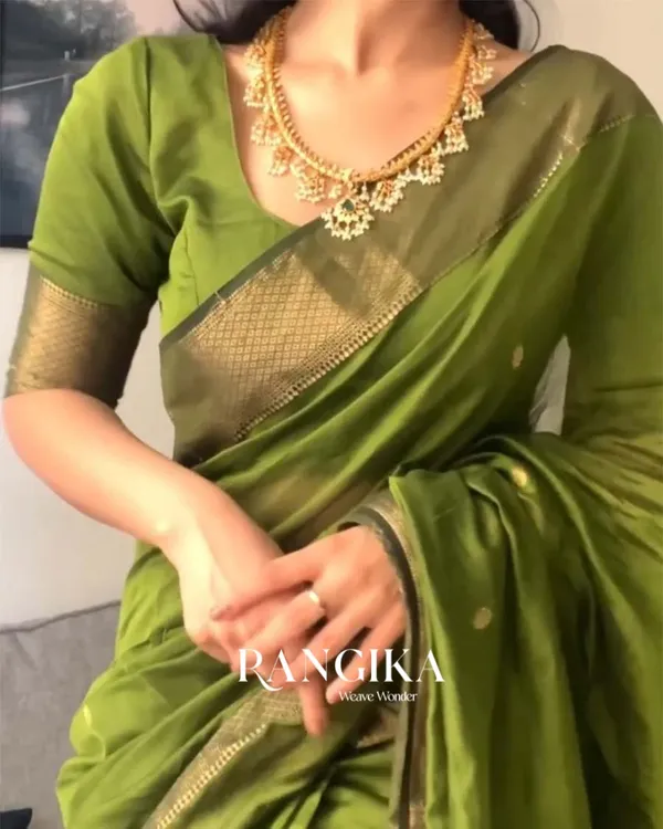 Parrot_Green_Color_Premium_Cotton_Silk_Saree_With_Classy_Blouse_and_tassels
