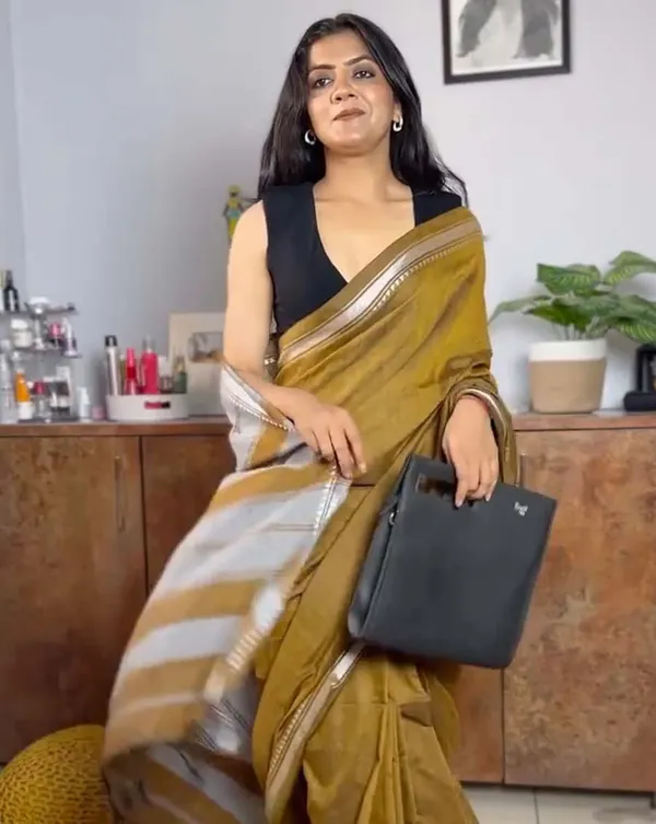 Ruhani_Rust_-_Earthy_Rust_Color_Saree_with_Black_Contrast_Blouse