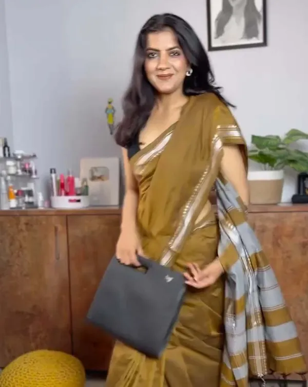 Ruhani_Rust_-_Earthy_Rust_Color_Saree_with_Black_Contrast_Blouse