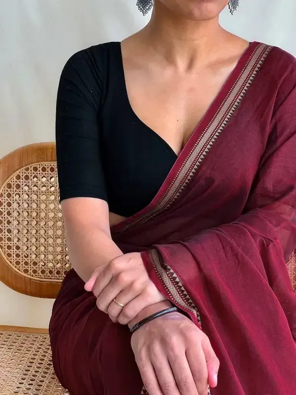 Maroon_&_Pink_Dual-Tone_Mulmul_Cotton_Saree_with_Blouse_Piece