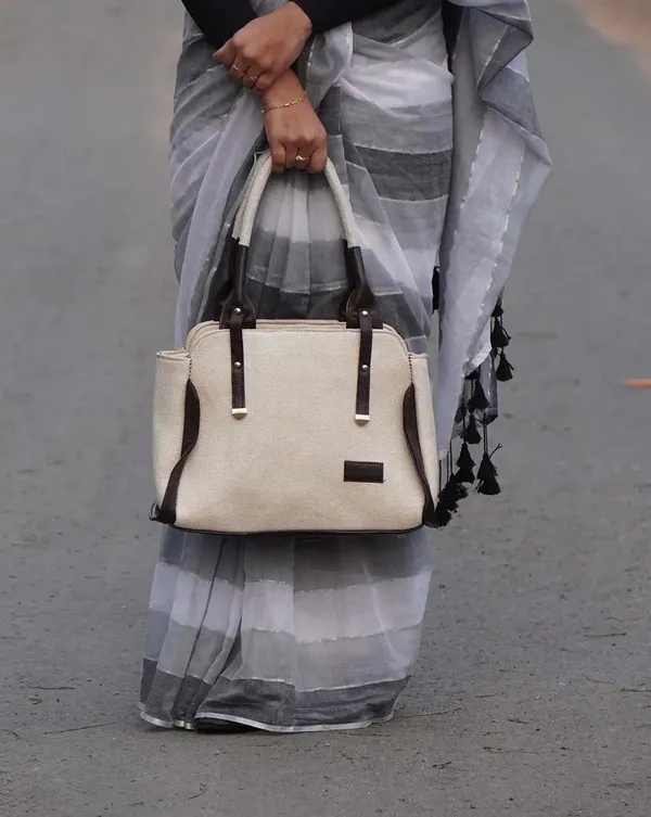Silver_Shadow_-_Grey_&_White_Linen_1-Minute_Ready_to_Wear_Saree_with_Black_Blouse_Piece
