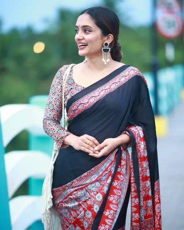 Black_And_Red_Color_1_Minute_Ready_to_Wear_Digitial_Printed_Crape_Silk_Saree