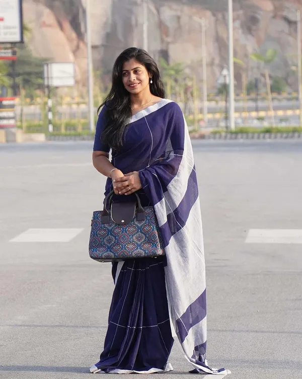 Neela_Chandi_-_Navy_Blue_Linen_1-Minute_Ready_to_Wear_Saree_with_White_Border_&_Blouse_Piece