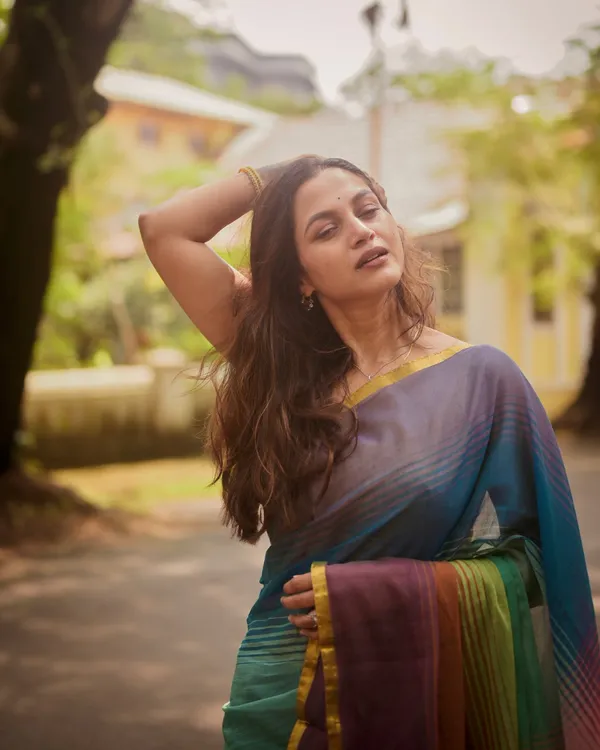 Prism_Trail_-_Multicolor_Striped_Rainbow_Saree_with_Blouse_Piece