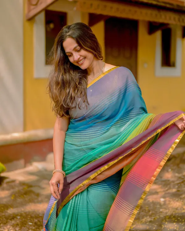 Prism_Trail_-_Multicolor_Striped_Rainbow_Saree_with_Blouse_Piece