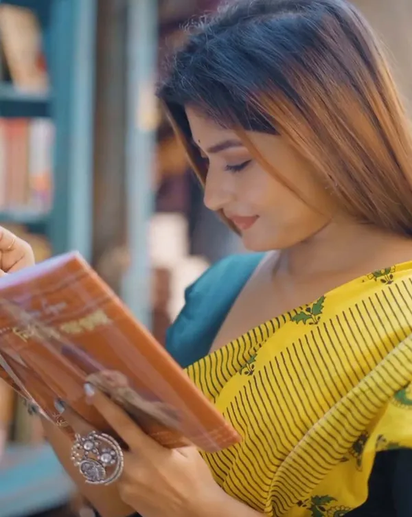 Peela_Phool_-_Bright_Yellow_Linen_Saree_with_Matching_Blouse