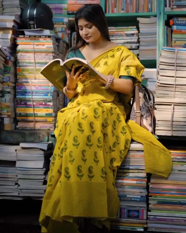 Peela_Phool_-_Bright_Yellow_Linen_Saree_with_Matching_Blouse