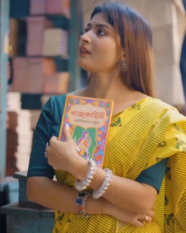 Peela_Phool_-_Bright_Yellow_Linen_Saree_with_Matching_Blouse