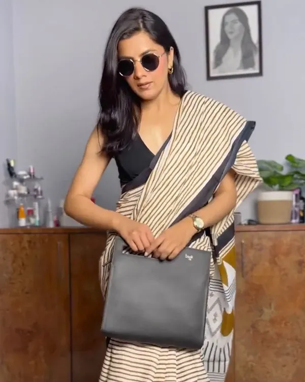 Ivory_Ink_-_Cream_Linen_Saree_with_Lining_Pattern,_Black_Border_&_Blouse