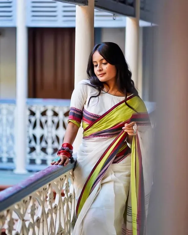 White_Mulmul_Cotton_Saree_with_Multicolor_Woven_Striped_Pallu_&_Matching_White_Blouse_Piece