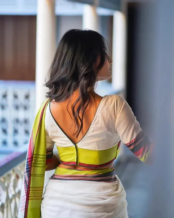 White_Mulmul_Cotton_Saree_with_Multicolor_Woven_Striped_Pallu_&_Matching_White_Blouse_Piece