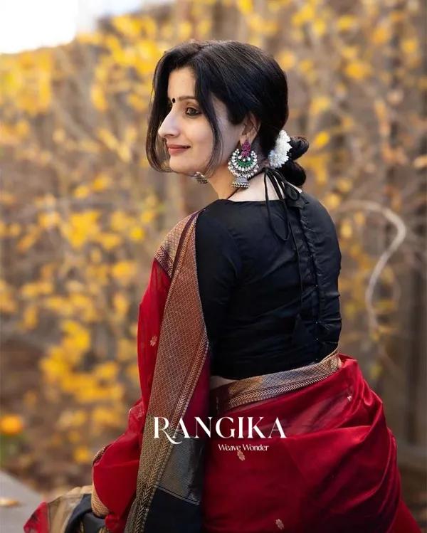 Red_Color_Premium_Cotton_Silk_Saree_With_Classy_Blouse_and_tassels