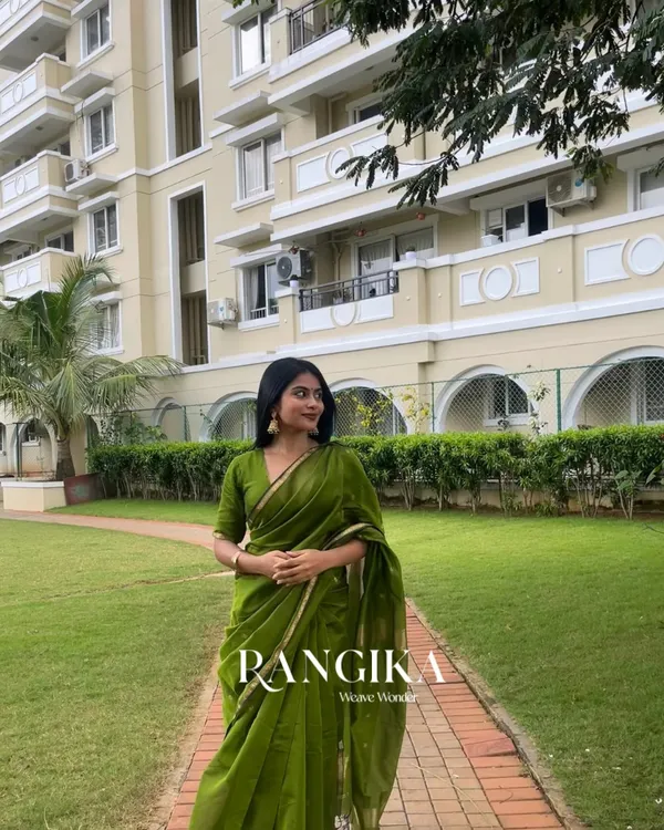 Green_Premium_Cotton_Silk_Saree_With_Classy_Blouse_and_tassels