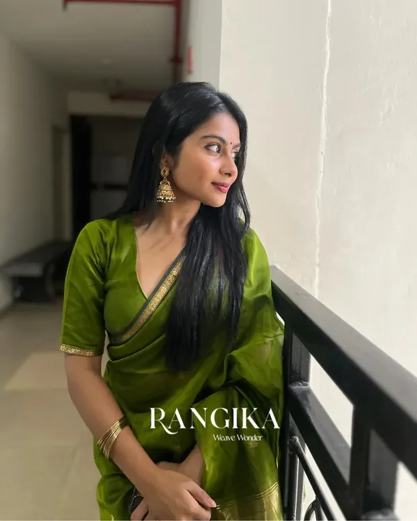 Green_Premium_Cotton_Silk_Saree_With_Classy_Blouse_and_tassels