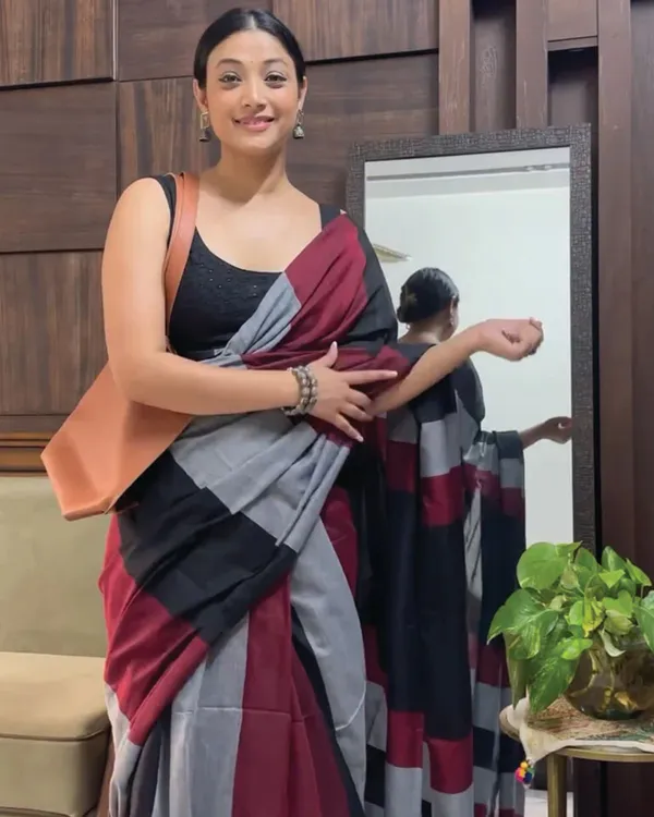 Grey_and_Maroon_Color_1_-_Minute_Ready_to_Wear_Mulmul_Cotton_Saree_with_Blouse_Piece