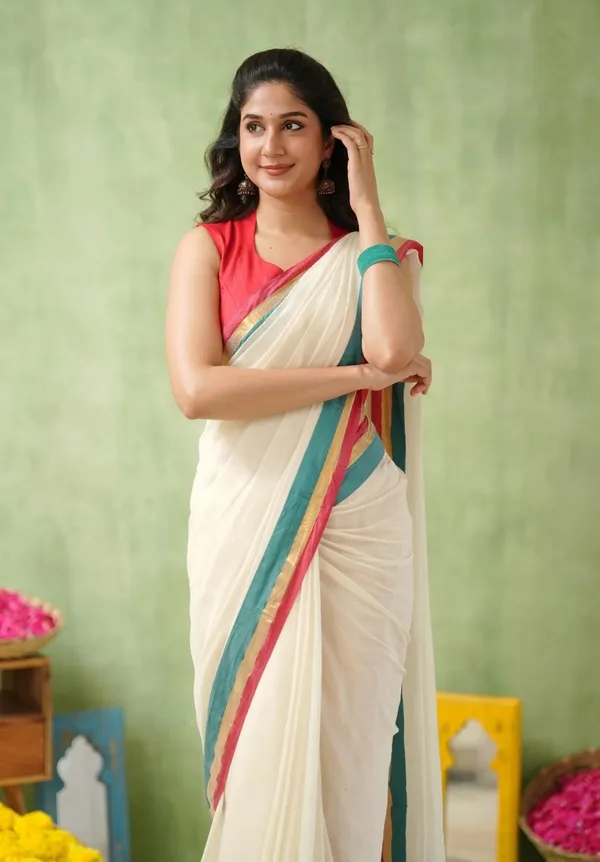 White_Mulmul_Cotton_Saree_with_Teal_&_Pink_&_Gold_Border_&_Red_Blouse_Piece