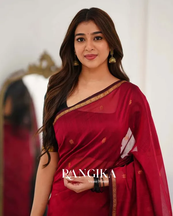 Red_Color_Premium_Cotton_Silk_Saree_With_Classy_Blouse_and_tassels