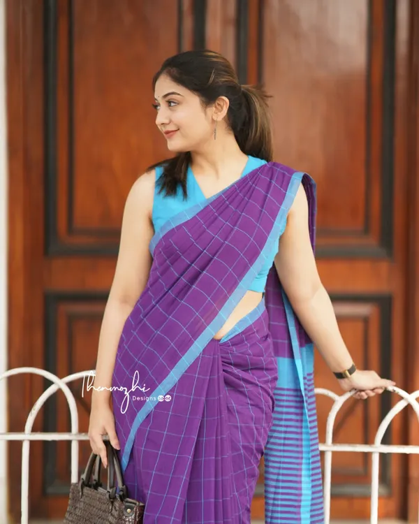Jamuni_Kanth_-_Elegant_Purple_Linen_Saree_with_Square_Motifs_&_Red_Broad_Border_with_Blouse_Piece