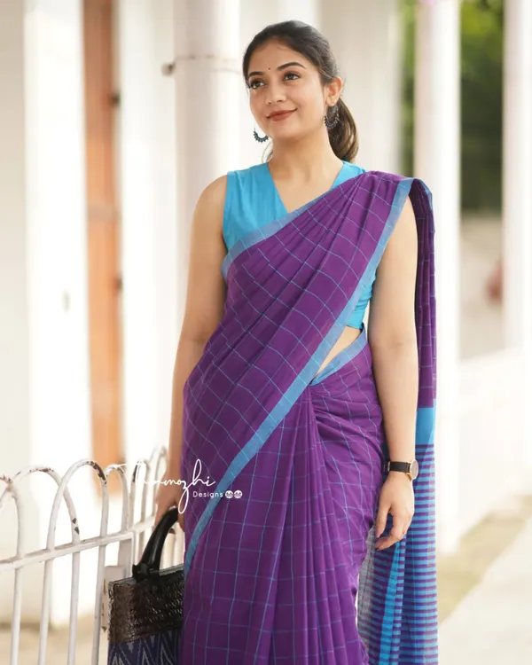 Jamuni_Kanth_-_Elegant_Purple_Linen_Saree_with_Square_Motifs_&_Red_Broad_Border_with_Blouse_Piece