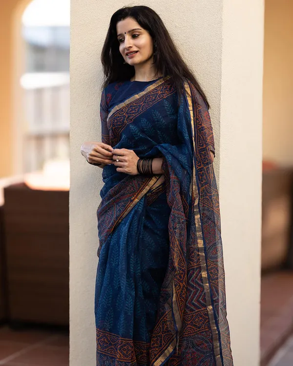 Neel_Pushp_-_Floral_Navy_Linen_Saree_with_Same-Tone_Blouse_Piece