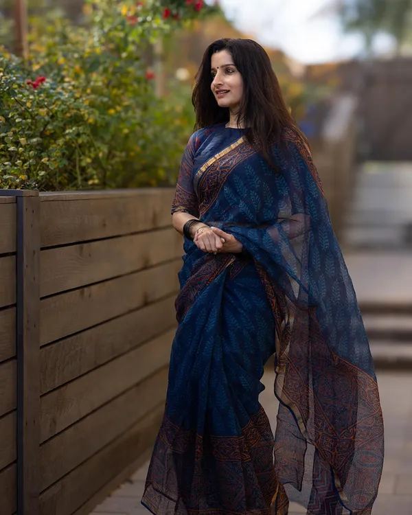Neel_Pushp_-_Floral_Navy_Linen_Saree_with_Same-Tone_Blouse_Piece