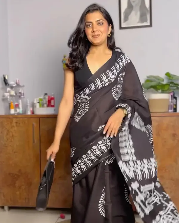 Kaala_Nritya_-_Black_Linen_Saree_with_Bold_Human_Figure_Pattern_&_Blouse