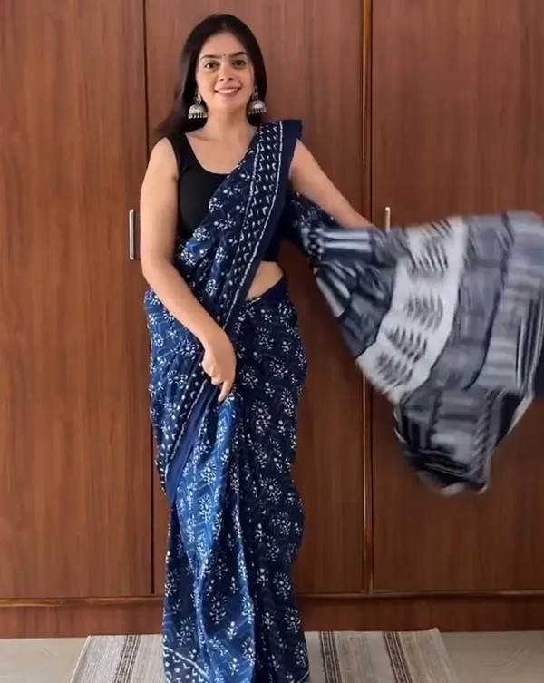 Blue_Eclipse_-_Blue_Linen_Saree_with_Black_Blouse_Piece