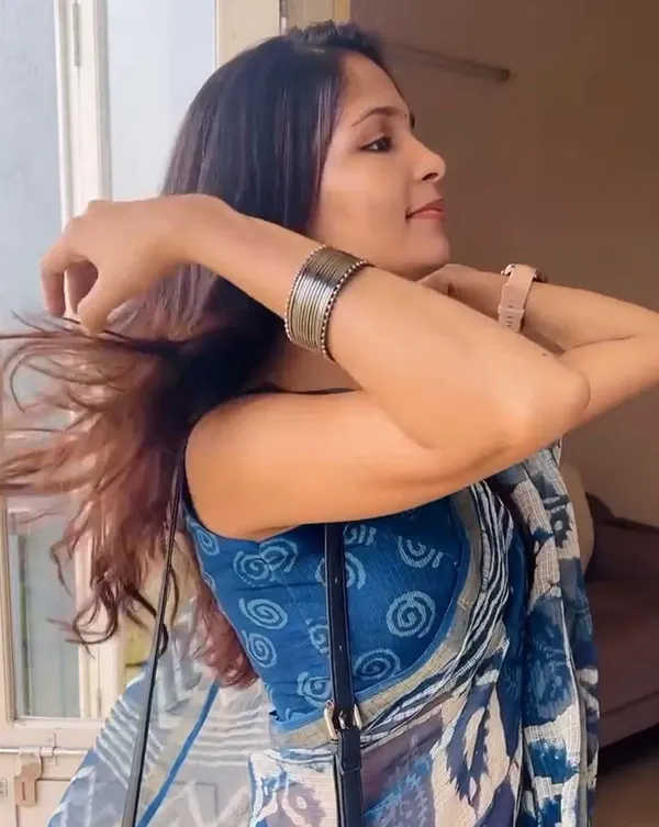 Neela_Tara_-_Blue_Color_Linen_Saree_with_Matching_Blouse_Piece