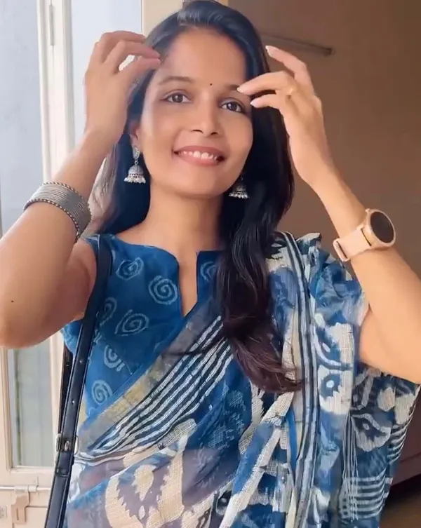 Neela_Tara_-_Blue_Color_Linen_Saree_with_Matching_Blouse_Piece