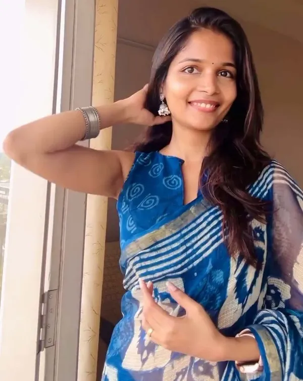 Neela_Tara_-_Blue_Color_Linen_Saree_with_Matching_Blouse_Piece