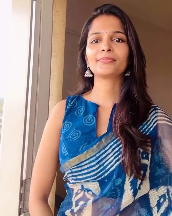 Neela_Tara_-_Blue_Color_Linen_Saree_with_Matching_Blouse_Piece