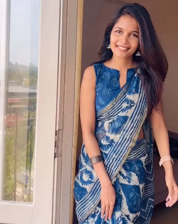 Neela_Tara_-_Blue_Color_Linen_Saree_with_Matching_Blouse_Piece