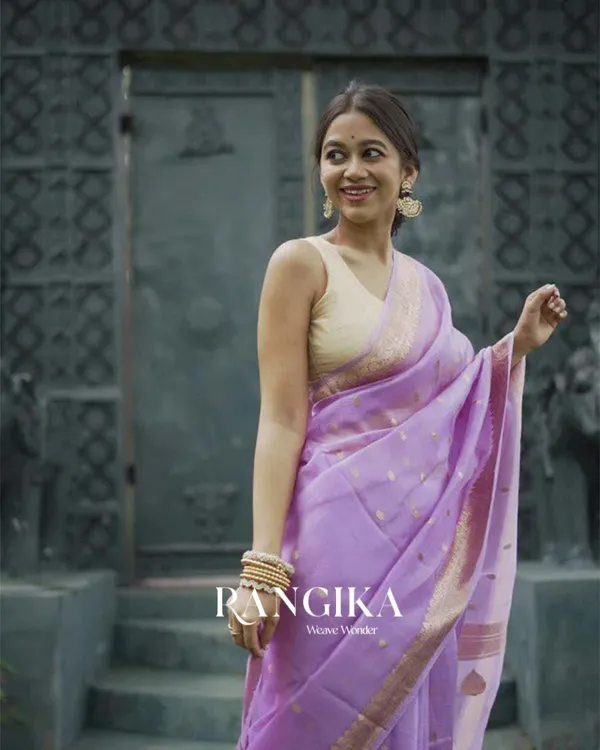 Purple_Color_Premium_Cotton_Silk_Saree_With_Classy_Blouse_and_tassels