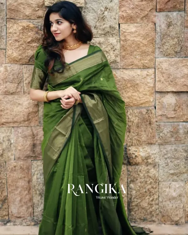 Green_Premium_Cotton_Silk_Saree_With_Classy_Blouse_and_tassels