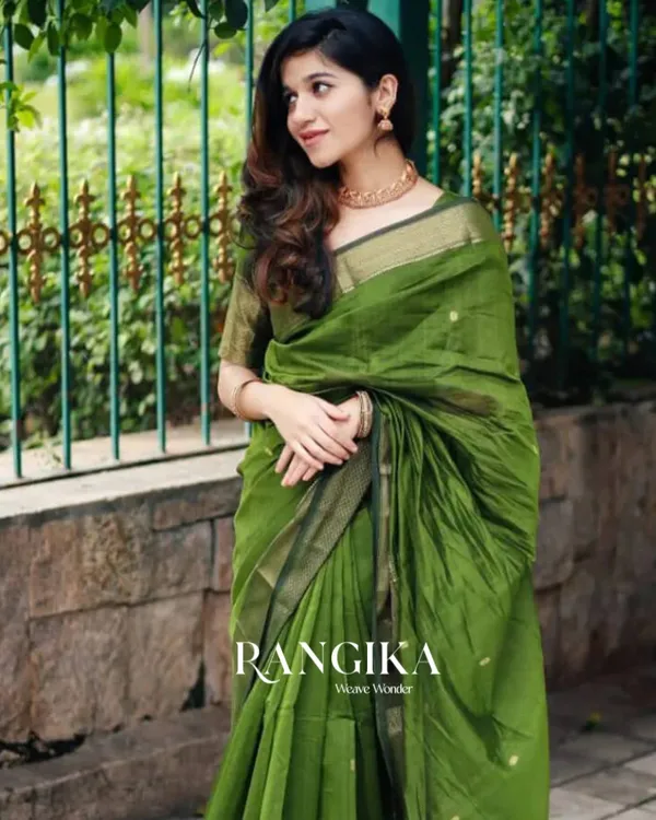 Green_Premium_Cotton_Silk_Saree_With_Classy_Blouse_and_tassels
