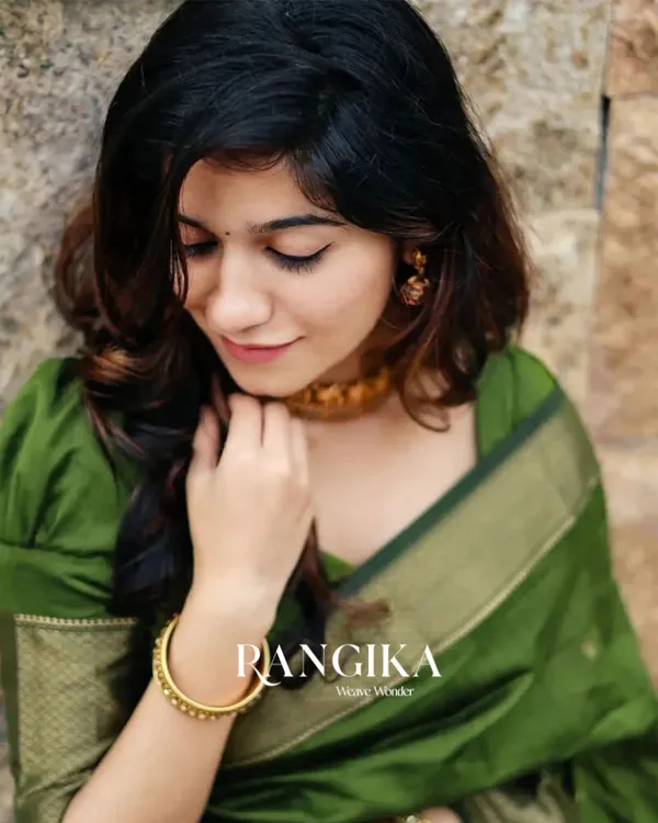 Green_Premium_Cotton_Silk_Saree_With_Classy_Blouse_and_tassels