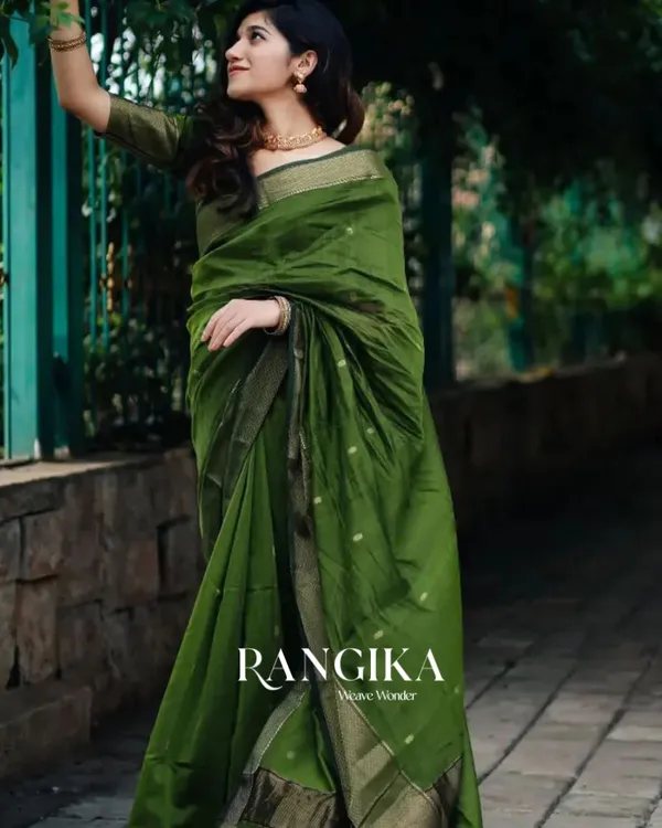 Green_Premium_Cotton_Silk_Saree_With_Classy_Blouse_and_tassels