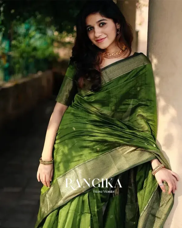 Green_Premium_Cotton_Silk_Saree_With_Classy_Blouse_and_tassels
