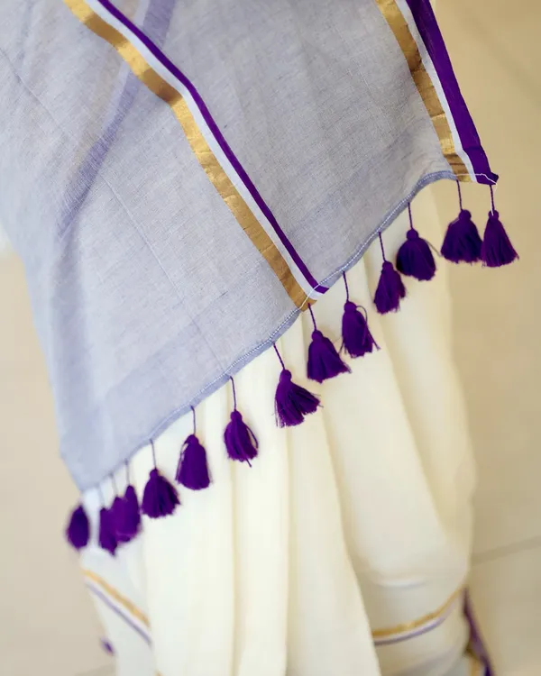 Shubhra_Suvarna_-_Pure_White_Linen_Saree_with_Purple_&_Golden_Border_Line_with_Blouse_Piece