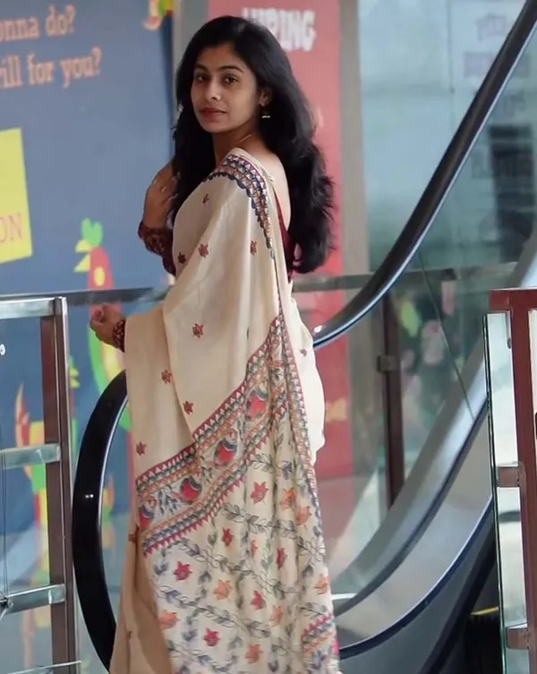 Noor-e-Maroon_-_Cream_Linen_1-Minute_Ready_to_Wear_Saree_with_Maroon_Blouse_Fabric