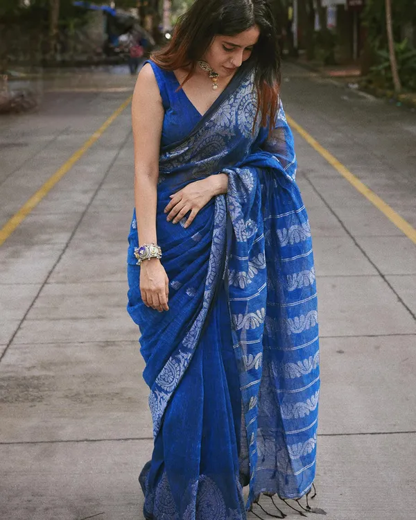 Nilaya_Luxe_-_Blue_Linen_Saree_with_Premium_Design_&_Matching_Blouse