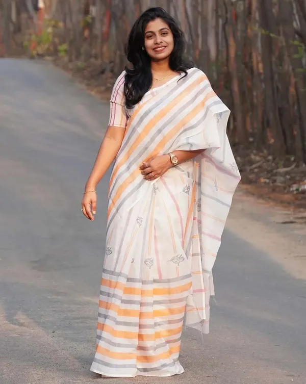 Safed_Noor_-_Classic_White_Linen_Saree_with_White_Blouse