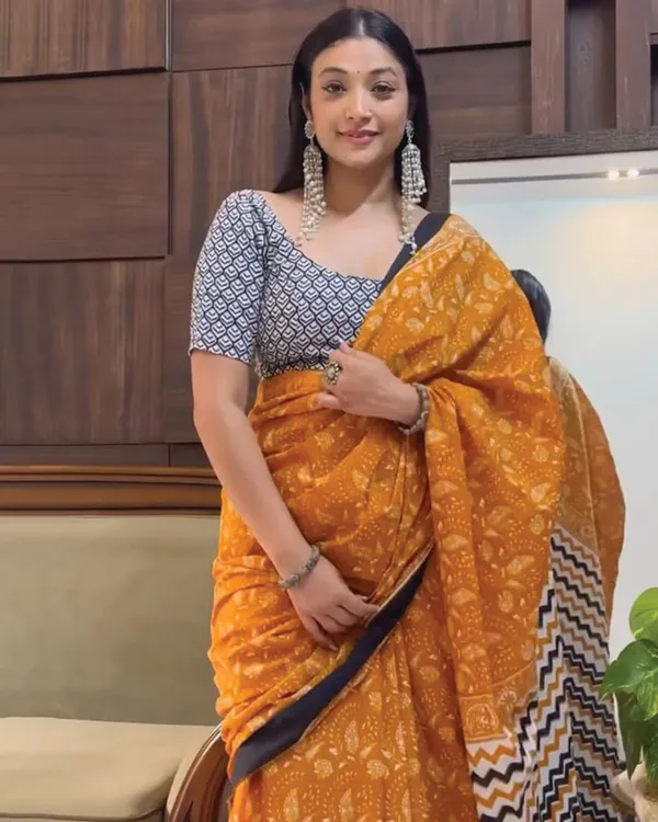 Yellow_Color_1_-_Minute_Ready_to_Wear_Mulmul_Cotton_Saree_with_Blouse_Piece