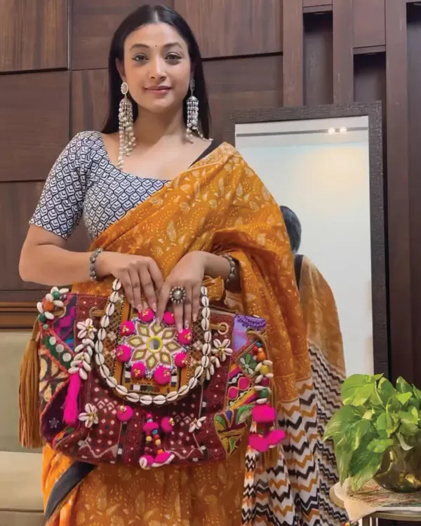Yellow_Color_1_-_Minute_Ready_to_Wear_Mulmul_Cotton_Saree_with_Blouse_Piece