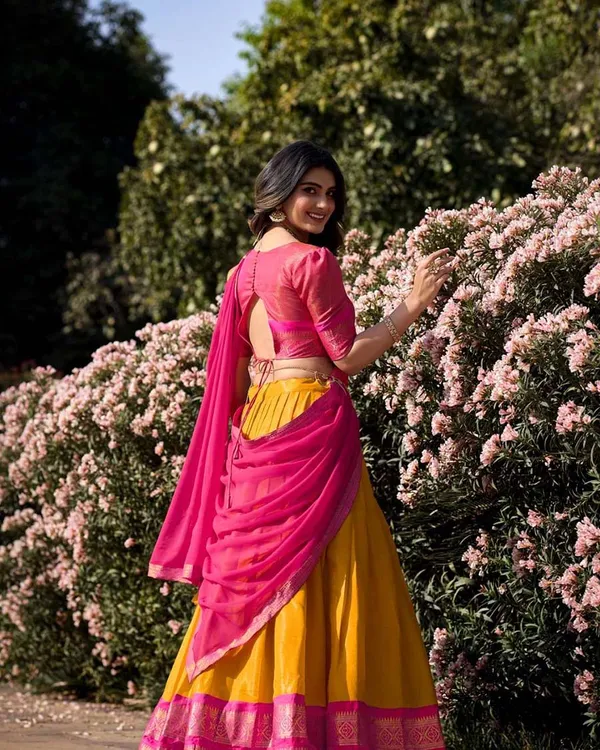 Yellow_And_Pink_Kanchipuram_Zari_Weaving_Half_Saree_With_Blouse___Silk_Dupatta