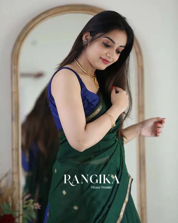 Green_Color_Premium_Cotton_Silk_Saree_With_Classy_Navy_Blue_Blouse_and_tassels