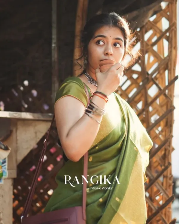 Parrot_Green_Premium_Cotton_Silk_Saree_With_Classy_Blouse_and_tassels